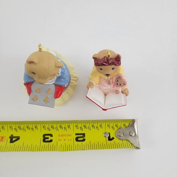 2 Hallmark "Mama Bearinger" Bear Christmas Ornaments Cookies & Story Time - 90s - Picture 5 of 5